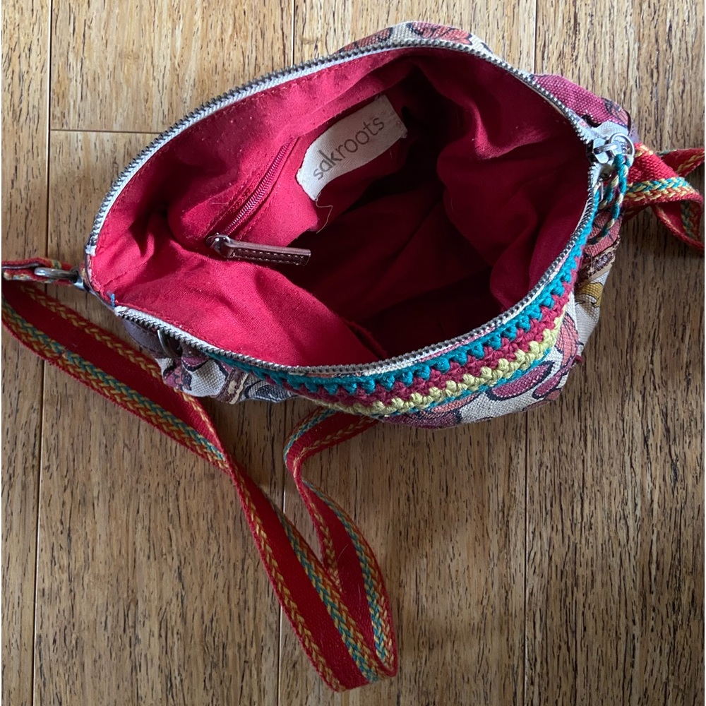 Sakroots artist circle Peace Print boho bag, has adjustable strap & original tag